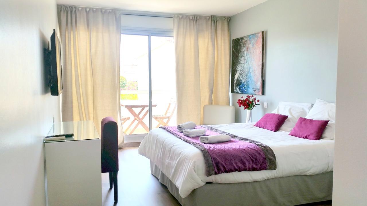 Hotel Sable Et Soleil - Port, Plage Et Jacuzzi Prive Fréjus Quarto foto